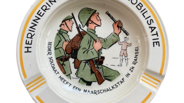 Asbak Ieder Soldaat heeft een maarschalkstaf in z'n ransel Herinnering Mobilisatie 1939