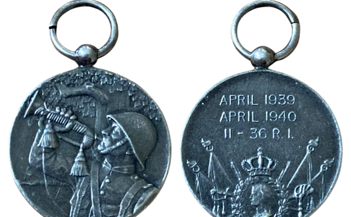 Een draagmedaille van het 36e regiment infanterie april 1939 april 1940