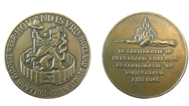 Een prachtige penning die werd uitgegeven ter ere van de bevrijding. Holland is Vrij!