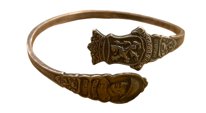 Armband met wapen Noord Brabant Mobilisatie sept 1939 serie gehelmde soldaat