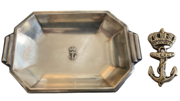 Bonbon bakje met het embleem van de Koninklijke Marine uit de Landmacht en Marine serie van Koninklijke Begeer te Voorschoten