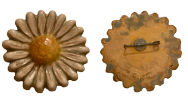 Prachtige margriet broche van Aardewerk stil verzet 1943 wo2