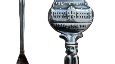 Lepeltje Kazerne Depot Politietroepen Nieuwersluis 1936 1940 theelepeltje